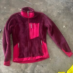 Mountain Hardwear Women's Deep Burgundy Fleece Top with Dark Magenta Trim